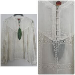 Farm Rio Off-White Scallops Long Sleeve Blouse